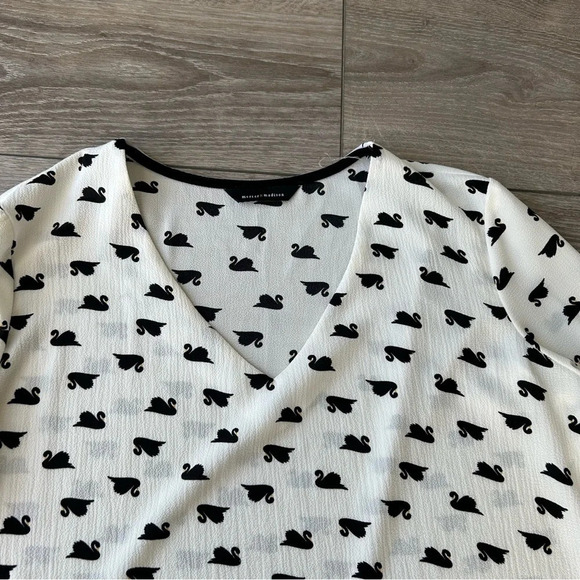 Merced & Madison Swan Patter Flared Sleeve Blouse - Picture 6 of 13